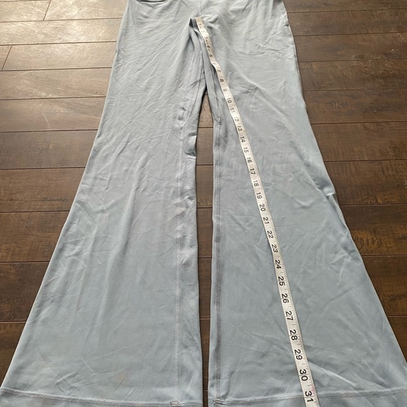 Lululemon Align Low Rise flared in Chamray - Picture 14 of 14